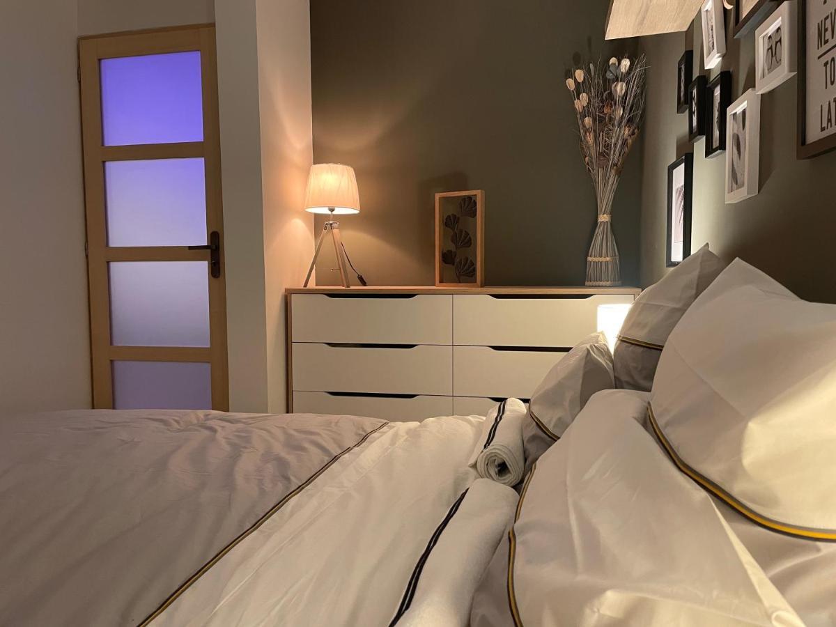 Mille Et Une Nuit, Appartement Classe 3 Etoiles En Rdc Avec Exterieur Et Parking 돌 외부 사진